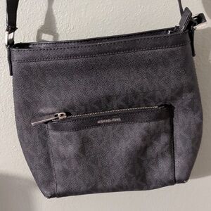 Michael Kors NWT Crossbody Blk 9X10